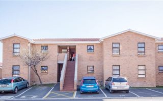2 Bedroom Flat in Gordons Bay Central