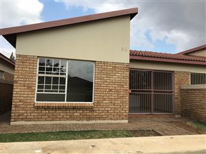 2 Bedroom Townhouse in Heuwelsig Estate