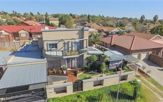3 Bedroom House in Heuweloord