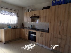 4 Bed House in Golden Gardens