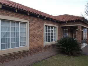 3 Bed Townhouse in Meyerton Central