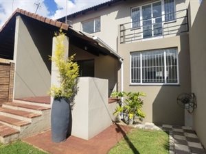 2 Bed House in Hennopspark
