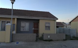 2 Bedroom House in Pelikan Park