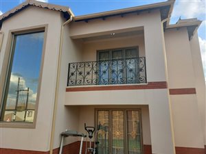 5 Bed Townhouse in Clayville