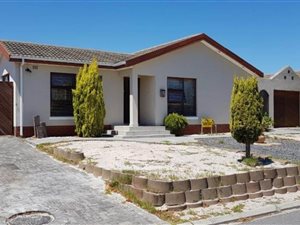3 Bed House in St Dumas