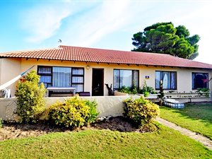 4 Bed House in Seaside Longships