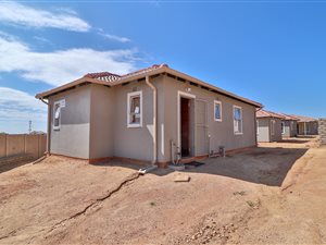 3 Bed House in Lotus Gardens