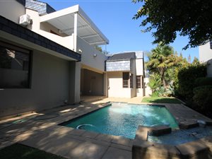 4 Bed Cluster in Dainfern Golf Estate