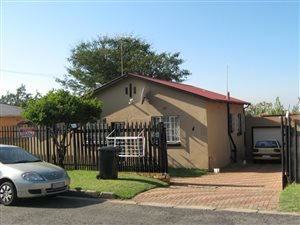 2 Bed House in Wannenburghoogte