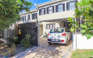 2 Bedroom Duplex in Hout Bay and surrounds
