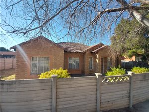 3 Bed House in Protea Park