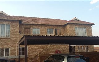 2 Bedroom Townhouse in Heuwelsig Estate