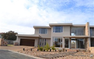 4 Bedroom House in Carlswald North Estate