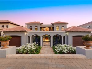 4 Bed House in Maroeladal