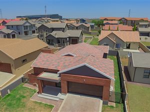 3 Bedroom House in Kosmosdal
