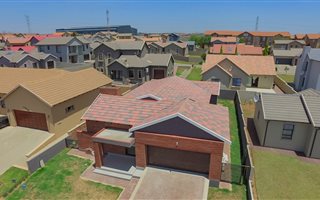 3 Bedroom House in Kosmosdal