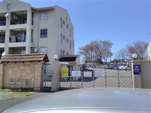 3 Bed Flat in Sparks Estate