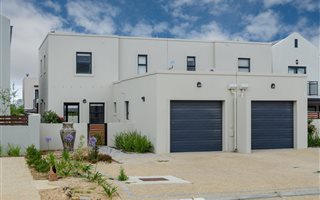 3 Bedroom House in Kelderhof Country Village