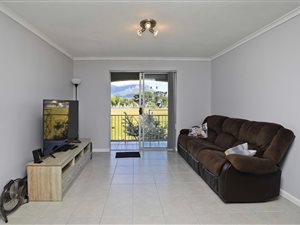2 Bed Apartment in Lansdowne