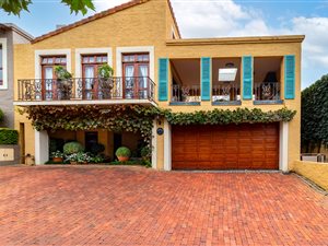 4 Bed Cluster in Waterkloof