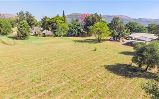 2.3 ha Farm in Waterglen