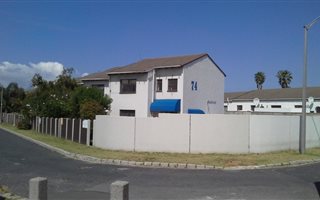 2 Bedroom Duplex in Bloubergrant
