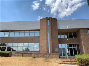 606 m² Office Space in Allandale