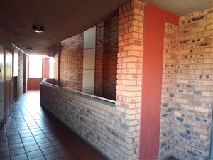 2 Bed Apartment in Zwartkop