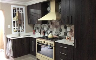 2 Bedroom Duplex in Oakdene