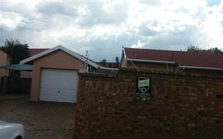 3 Bedroom House in Highway Gardens