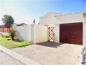 3 Bed House in Olievenhoutbosch