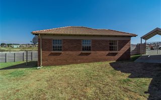 2 Bedroom House in The Reeds