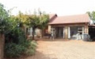 4 Bedroom House in Zwartkop