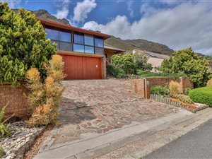3 Bed House in Gordons Bay Central