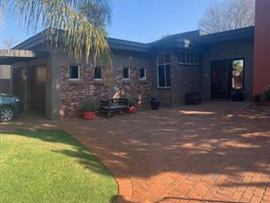 4 Bed House in Monument Heights