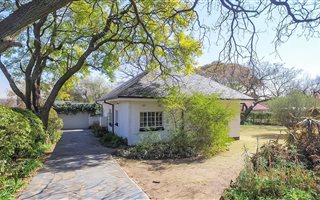 4 Bedroom House in Lombardy East