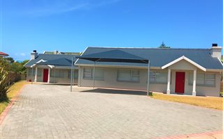 3 Bedroom House in Stilbaai