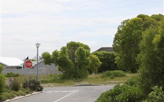 750 m² Land available in Struisbaai