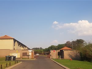2 Bed Apartment in Roodepoort West