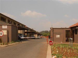 2 Bed Apartment in Roodepoort West