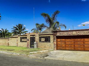 4 Bed House in Royldene
