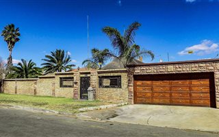 4 Bedroom House in Royldene