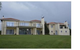 2 Bedroom Townhouse in Mooikloof Equestrian Estate