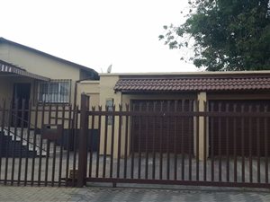 4 Bed House in Laudium