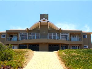 4 Bed House in Moquini Coastal Estate