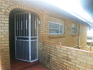 2 Bed Apartment in Alberton