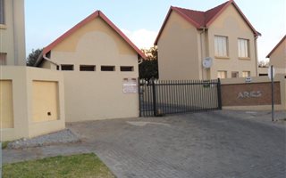 3 Bedroom Townhouse in Kosmosdal