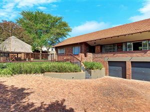 3 Bed House in Craighall Park