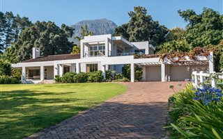 5 Bedroom House in Golden Hill
