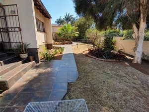 1 Bed Apartment in Weltevreden Park